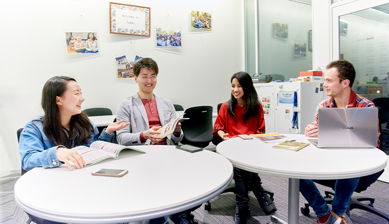 天博电竞俱乐部 直営店の売上収入と加盟店からのロイヤリティ収入の2つで構成されている